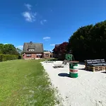 Im Erdgeschoss Mit Eingezaeunten Garten Und Terrasse 아파트