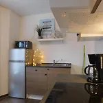 Im Erdgeschoss Mit Eingezaeunten Garten Und Terrasse * 아우리흐