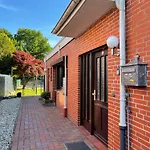 Im Erdgeschoss Mit Eingezaeunten Garten Und Terrasse 아파트