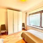 Апартаменты Im Erdgeschoss Mit Eingezaeunten Garten Und Terrasse *