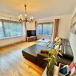 Im Erdgeschoss Mit Eingezaeunten Garten Und Terrasse * Аурих