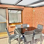 Im Erdgeschoss Mit Eingezaeunten Garten Und Terrasse