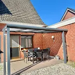 Im Erdgeschoss Mit Eingezaeunten Garten Und Terrasse 아파트 *