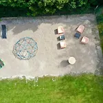 Im Erdgeschoss Mit Eingezaeunten Garten Und Terrasse 아파트 *