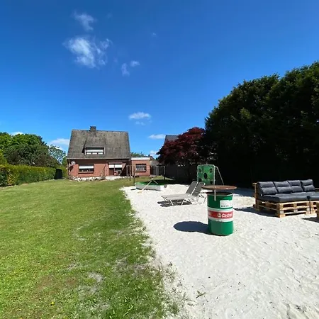 Im Erdgeschoss Mit Eingezaeunten Garten Und Terrasse Apartment