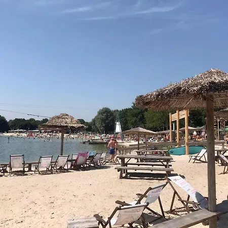 Im Erdgeschoss Mit Eingezaeunten Garten Und Terrasse 아파트 아우리흐