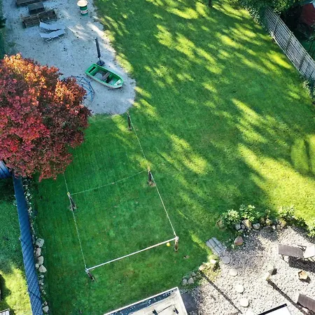 Im Erdgeschoss Mit Eingezaeunten Garten Und Terrasse