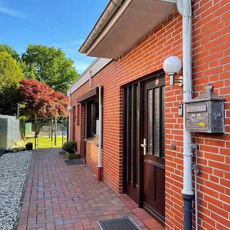 Im Erdgeschoss Mit Eingezaeunten Garten Und Terrasse 아파트