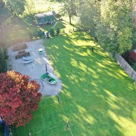 Im Erdgeschoss Mit Eingezaeunten Garten Und Terrasse 아파트 *