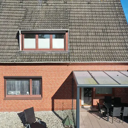 Im Erdgeschoss Mit Eingezaeunten Garten Und Terrasse Apartment