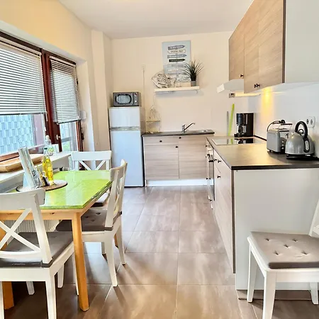 Im Erdgeschoss Mit Eingezaeunten Garten Und Terrasse Apartment *