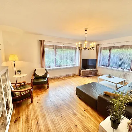 Apartment Im Erdgeschoss Mit Eingezaeunten Garten Und Terrasse *