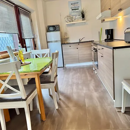 Im Erdgeschoss Mit Eingezaeunten Garten Und Terrasse Apartment Aurich
