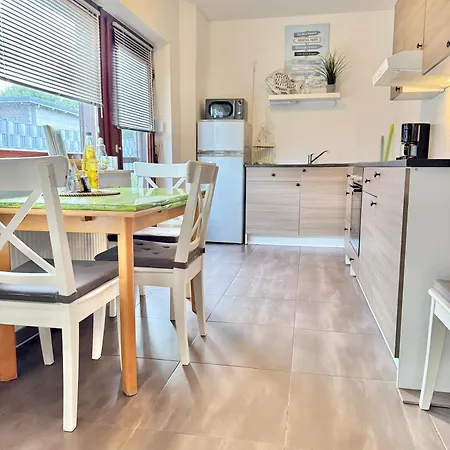 Im Erdgeschoss Mit Eingezaeunten Garten Und Terrasse * 아우리흐