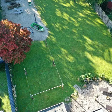 Im Erdgeschoss Mit Eingezaeunten Garten Und Terrasse Apartment