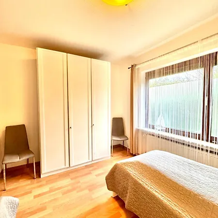 Apartment Im Erdgeschoss Mit Eingezaeunten Garten Und Terrasse *