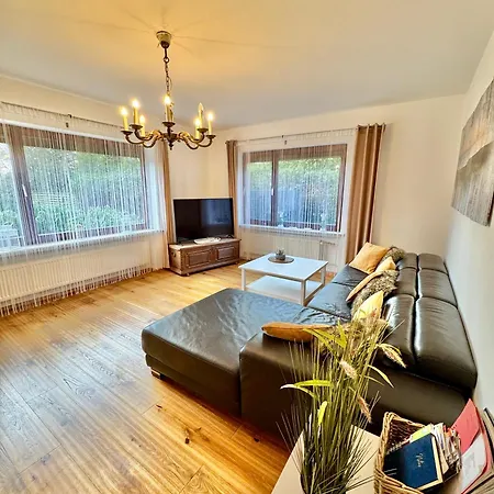 Im Erdgeschoss Mit Eingezaeunten Garten Und Terrasse * 아우리흐