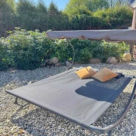 Im Erdgeschoss Mit Eingezaeunten Garten Und Terrasse 아파트