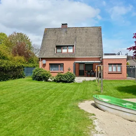 Im Erdgeschoss Mit Eingezaeunten Garten Und Terrasse Aurich